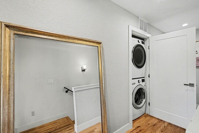 Building Photo - Fully Furnished 3 Bedroom 3 1/2 Bath in Wheat Ridge