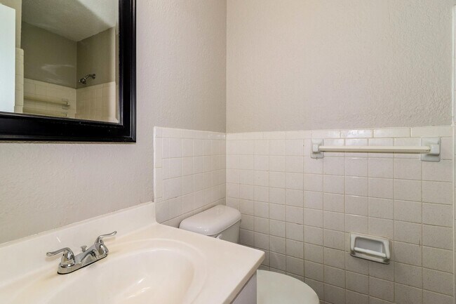 Building Photo - 7135 Hillshire Dr