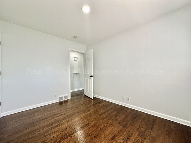 Building Photo - Updated Ranch with Bonus Space & Prime Loc...