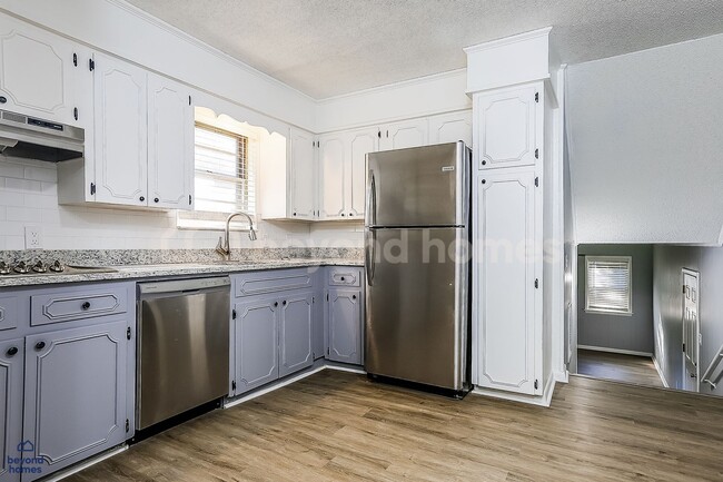Building Photo - Beautifully Modernized Home with 3 bedroom / 2 full bath and 1,846 sq feet of space!