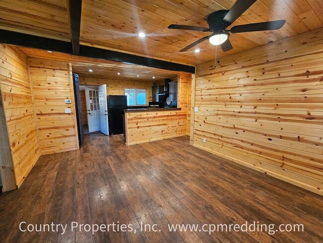 Building Photo - Country Living with 4 Bedrooms plus an Office!