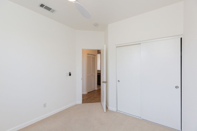 Building Photo - 3 Bed, 2 Bath Townhome in Carlsbad