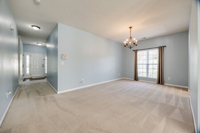 Building Photo - Well maintained 3 bedroom 2 bath home with...