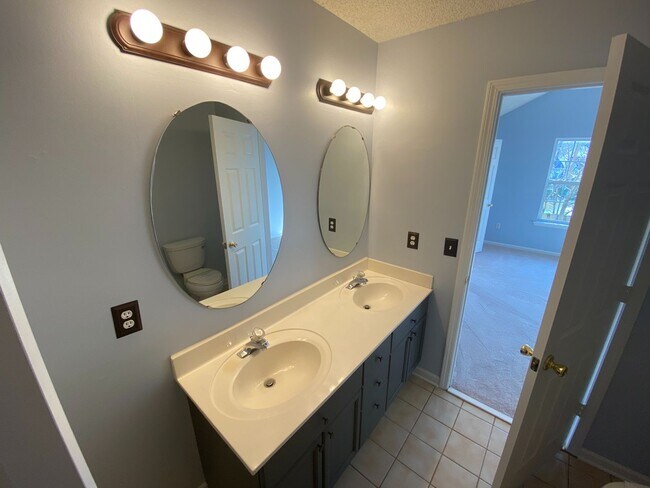 Building Photo - Move in ready, 2-story Townhome located in...