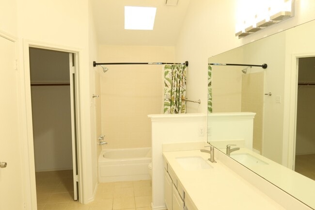 Building Photo - 13134 Worthington St