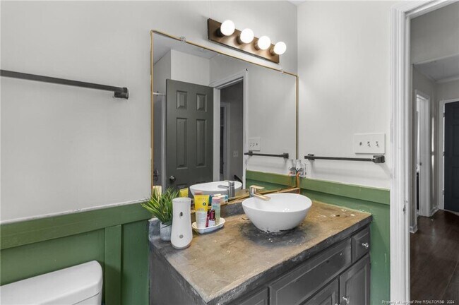 Building Photo - 3532 Kelburn Dr