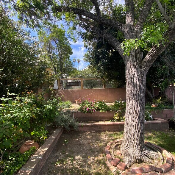 Building Photo - 5009 Catalon Ave
