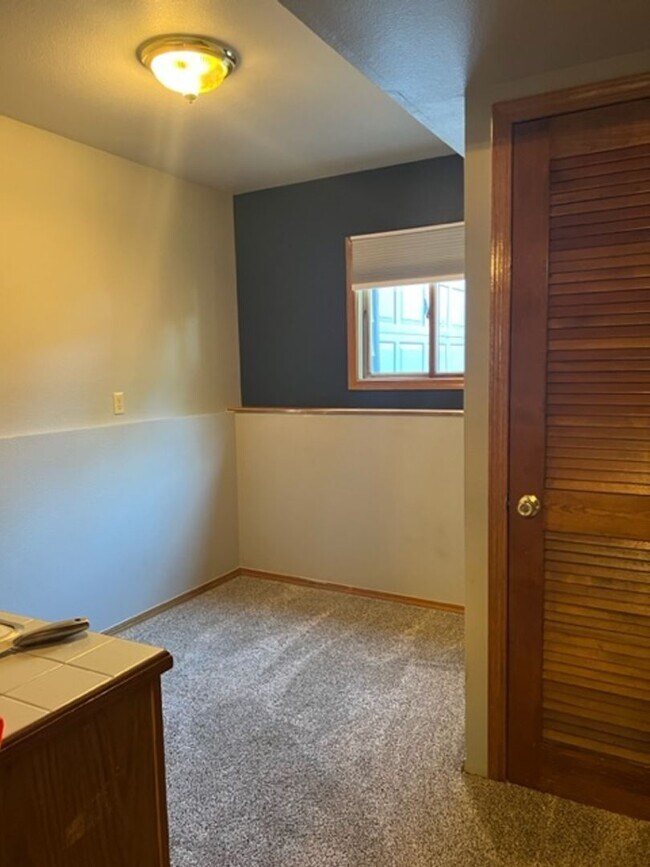 Building Photo - 3 Bedroom, 2.5 Bath Beautiful Ranch Style Home with 3 Car Attached Garage in West Fort Collins, CO