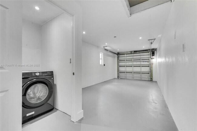 Building Photo - 6306 SW 12th St