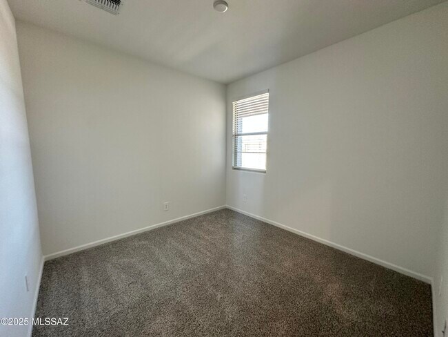 Building Photo - 11890 W Rancho Dr
