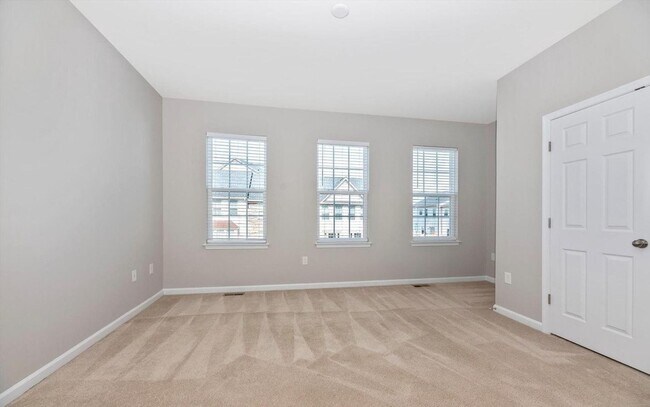 Building Photo - 3 level townhouse (newer construction) in Jefferson Place Community available early June!
