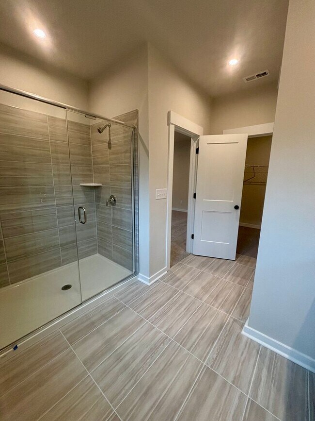 Building Photo - Beautiful, New Construction Townhouse in G...