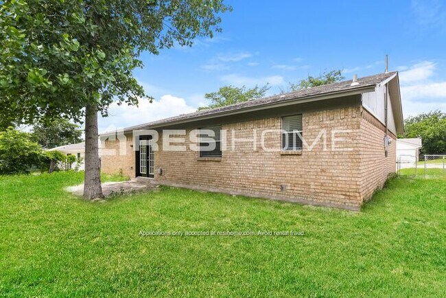 Building Photo - 6528 Bernadine St