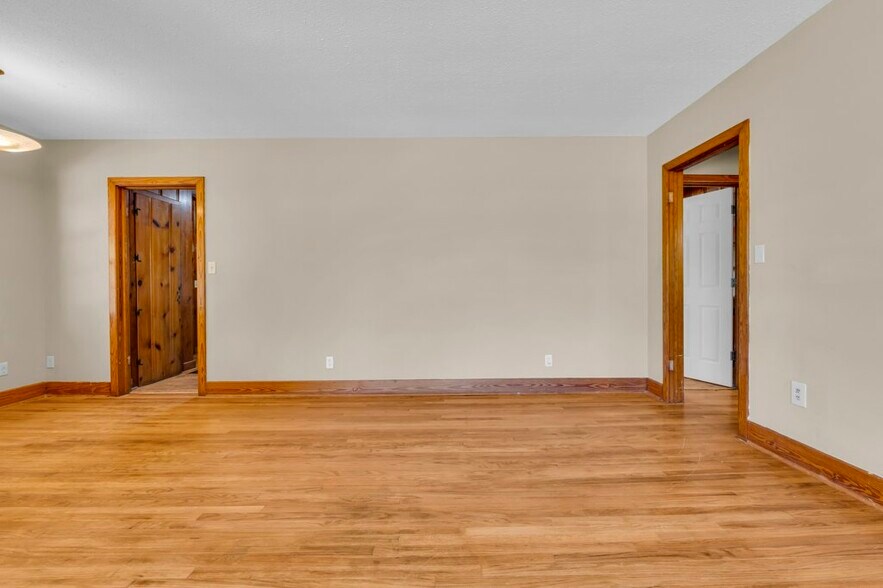 Building Photo - 220 Rebecca Ln