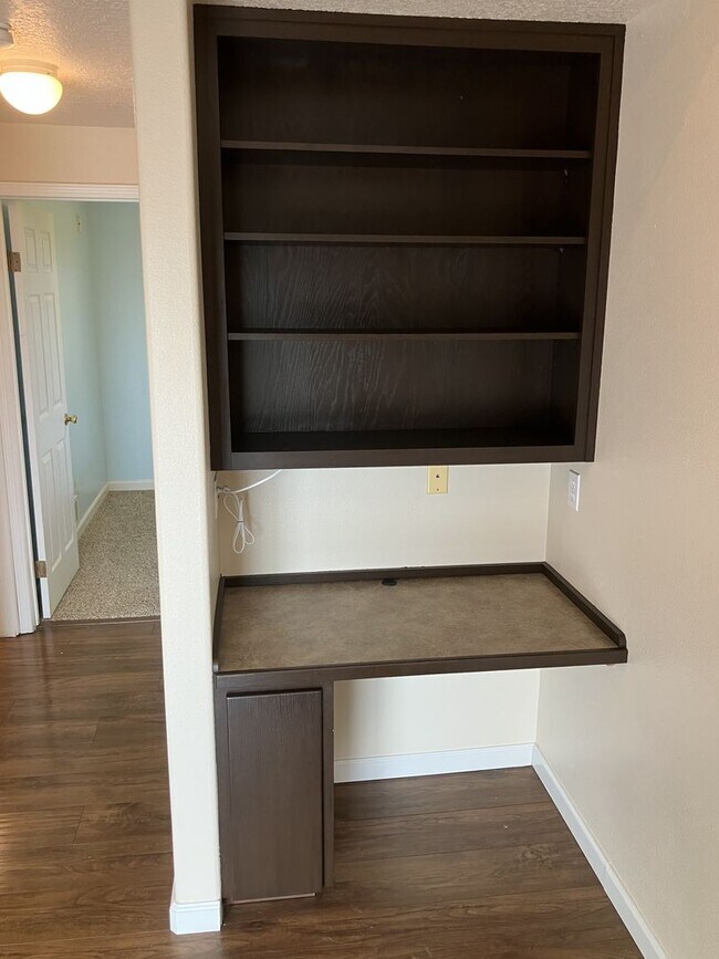Building Photo - 3096 Deering Dr NW