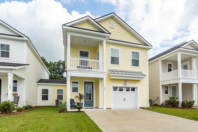 Building Photo - 121 Hawthorne Landing Dr