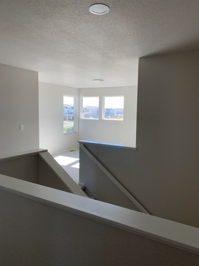 Building Photo - Exquisite 4 Bed 2.5 Bath Single Family Home with 3-car garage