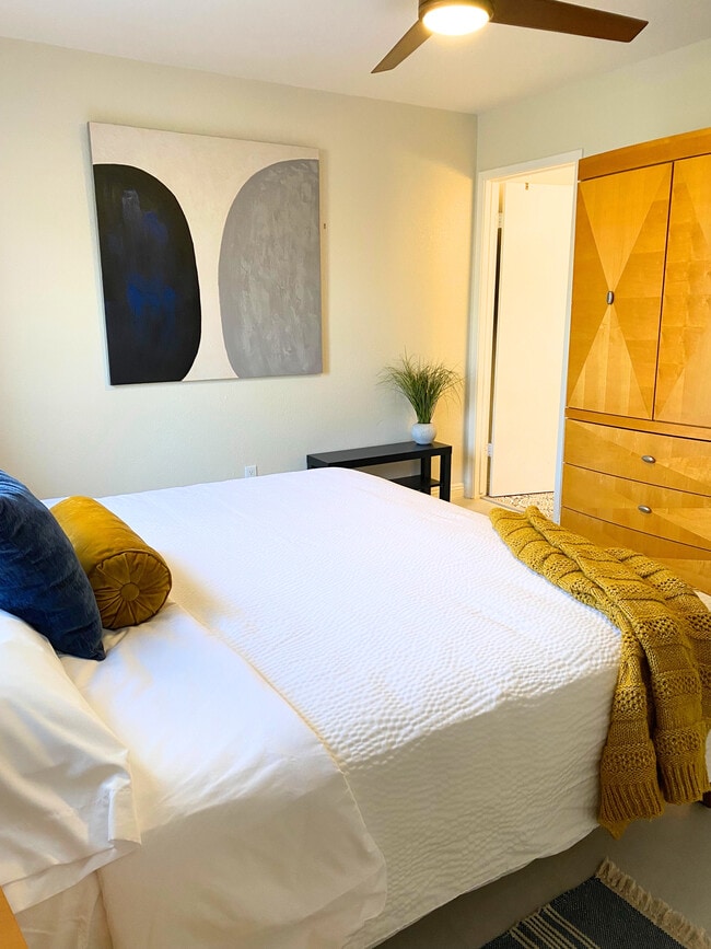 Building Photo - 1778 W 28th St