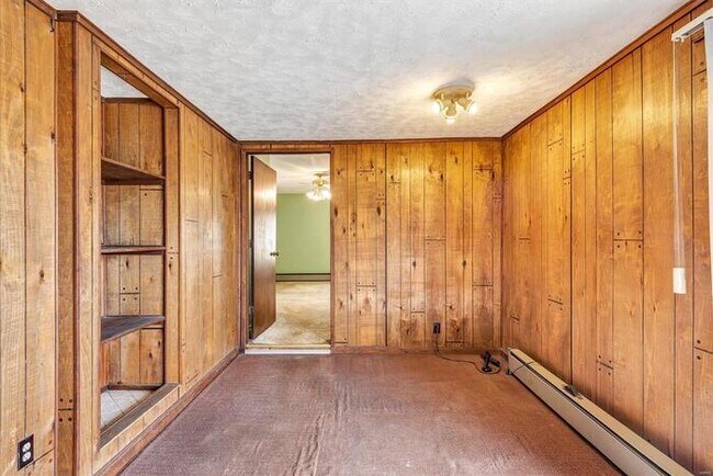 Building Photo - Fantastic 3bd/2ba home! Coming soon!
