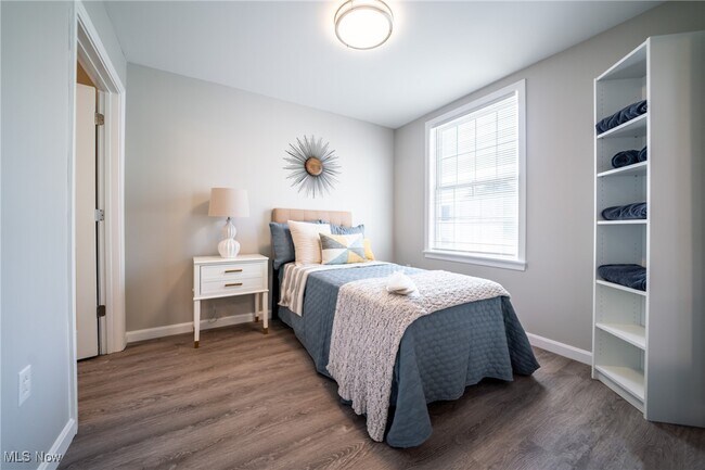 Building Photo - 12799 Doula Ln
