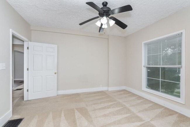 Building Photo - Beautiful Home near Downtown Noblesville