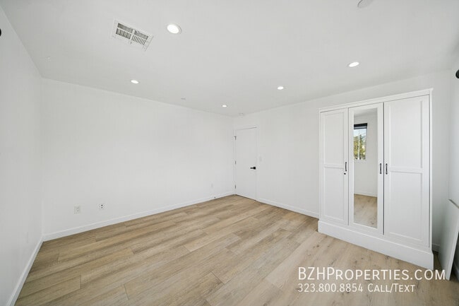 Building Photo - 835 N Harvard Blvd