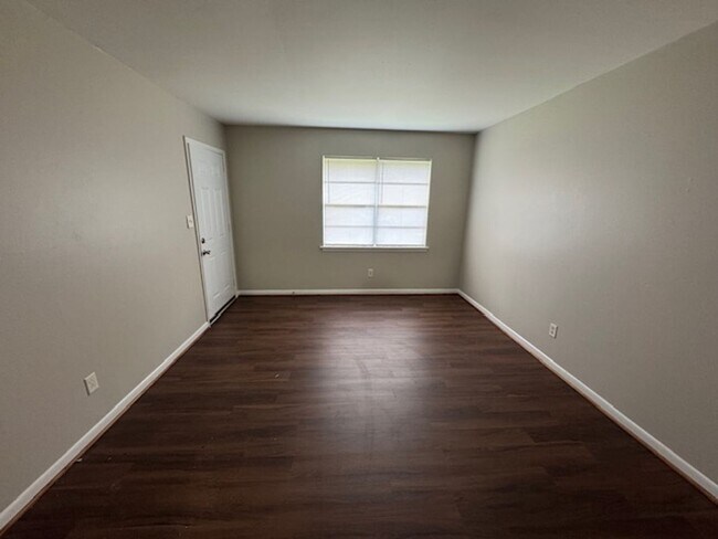 Building Photo - $0 SECURITY DEPOSIT, $50 Visa Gift Card & ...
