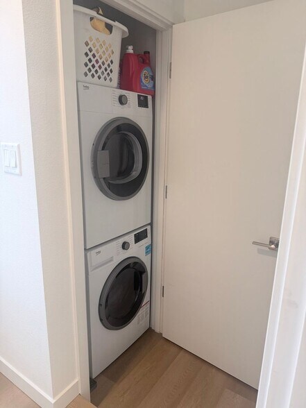 Building Photo - 7512 43rd Ave S