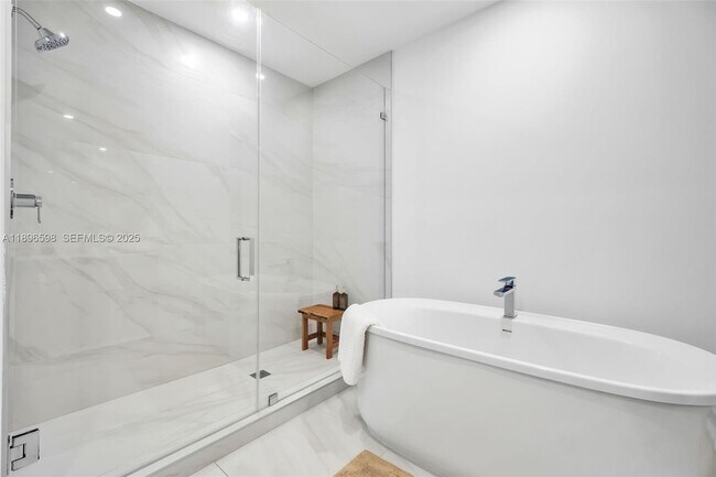 Building Photo - 17550 Collins Ave