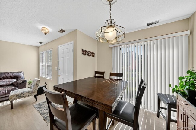 Building Photo - 2117 Whispering Hills Dr
