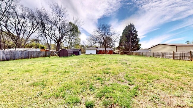 Building Photo - 6821 View Way Dr