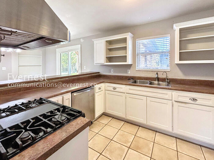 Building Photo - 208 Panther Path