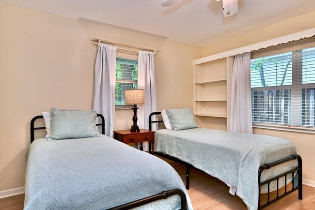 Building Photo - 129 Alhambra Pl