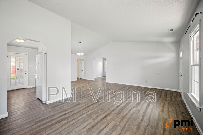 Building Photo - 1701 Darrow St