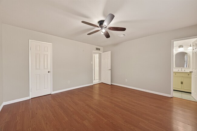 Building Photo - 6206 Homeview Dr