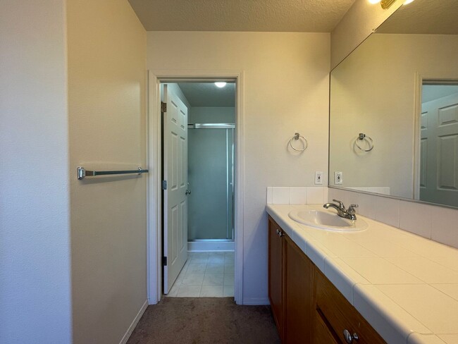 Building Photo - Hillsboro 3Bedroom 2.5 Bath + Den ~ Includes Washer & Dryer and Garage ~ Orenco Gardens Neighborh...
