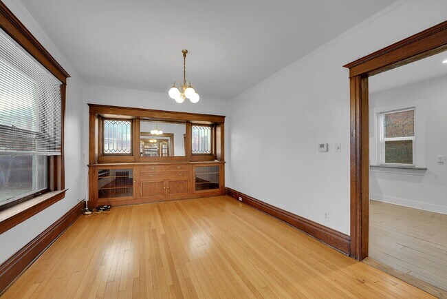 Building Photo - $1,995 - Charming 1 bed, 1 bath located in Denver with Bonus Flex Room!