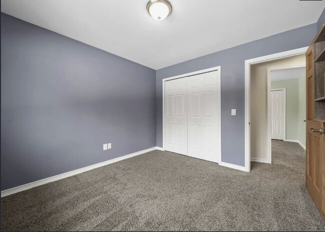 Building Photo - 23959 Springbrook Dr