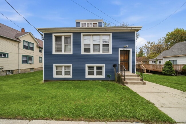 Building Photo - 1923 Vermont St