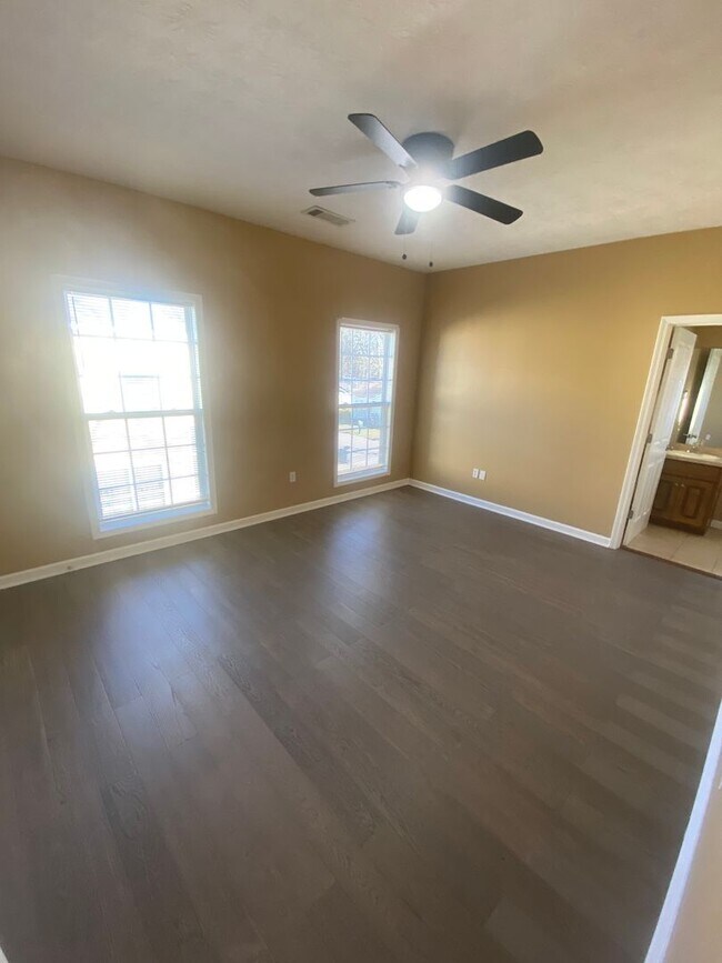 Building Photo - 812 20th St