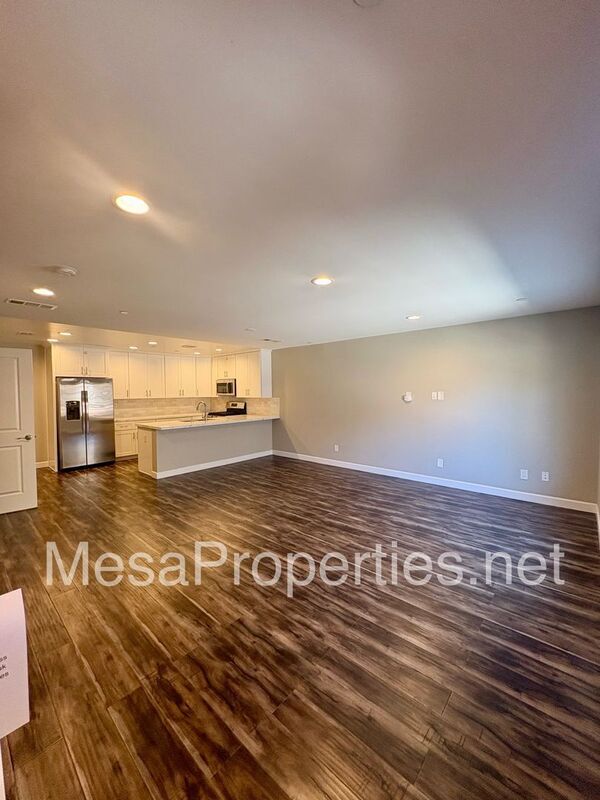 Building Photo - 16408 Valencia Ave