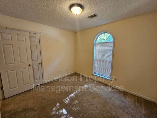 Building Photo - 3989 Meadow Glen Way
