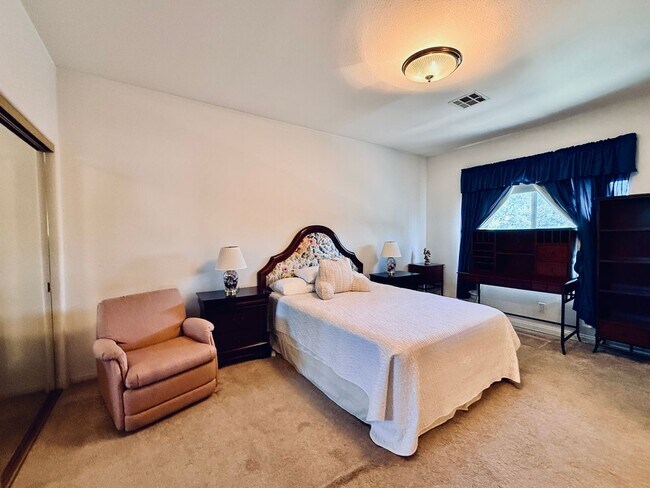 Building Photo - Partially furnished-Lovely 5 bedroom, 3 bath home in Legacy Master Series Community! $500 off fir...