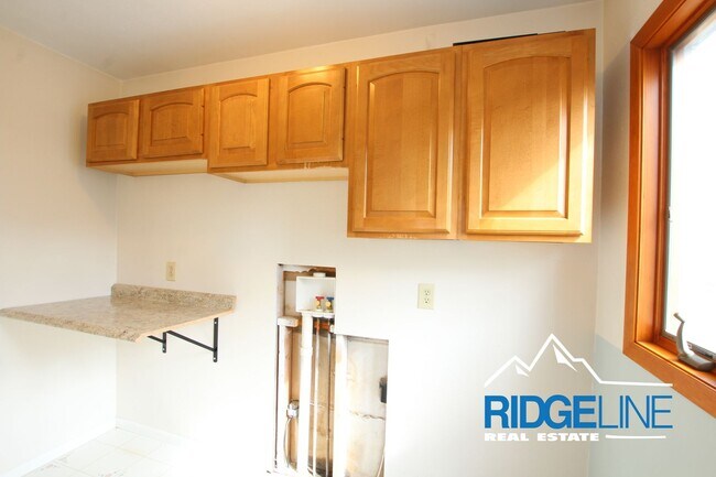 Building Photo - East-End Single Level Home for Lease!