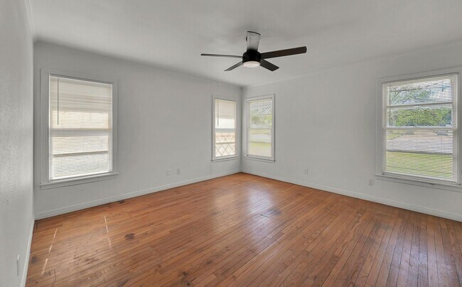 Building Photo - 3701 Parkwood St