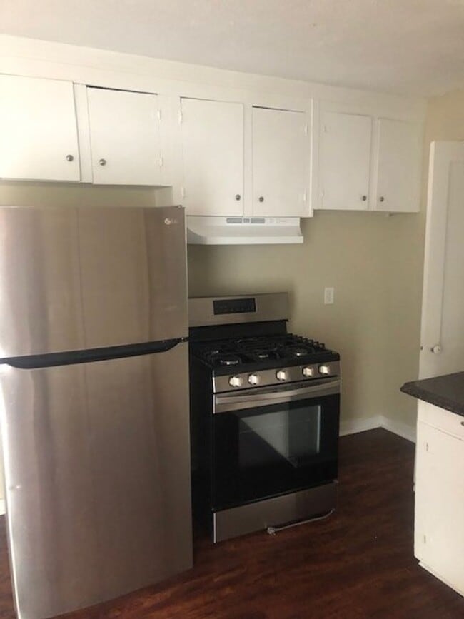 Building Photo - Newly renovated Home in Broadmor!