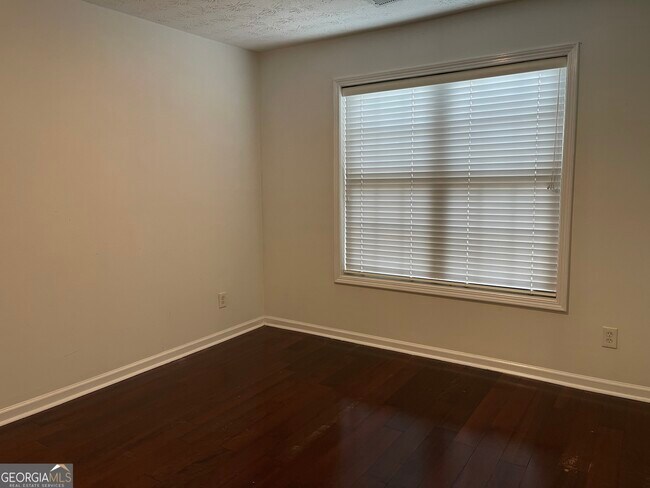 Building Photo - 1480 Walnut Hill Cir