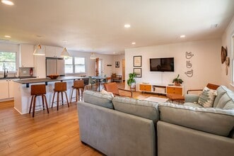 Building Photo - FURNISHED SHORT OR LONG-TERM BEACH HOME NOW AVAILABLE