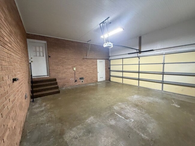 Building Photo - 215 Lesesne Dr