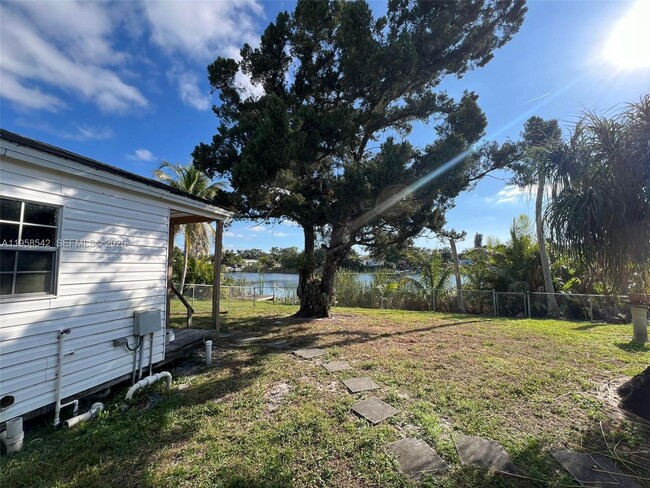 Building Photo - 4222 Hibiscus Cir